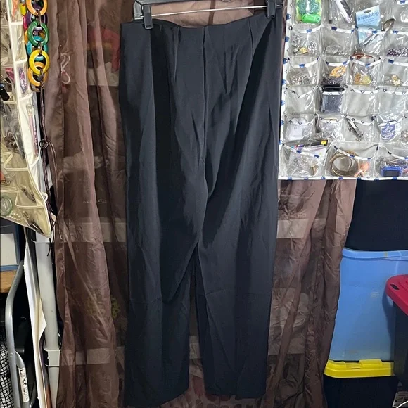 Women's Black Wide-Leg Pleated Trousers - Picture 11 of 16